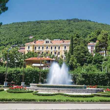 Lägenhet Awesome In With Wifi Opatija