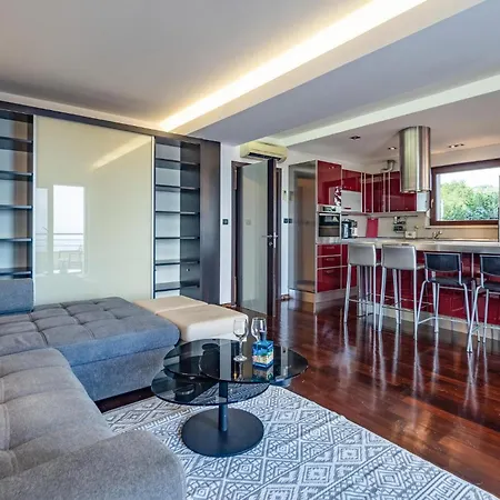 Awesome In With House Sea View Апартаменти *