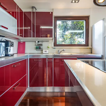 Awesome In With House Sea View Апартаменти