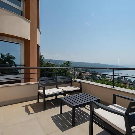 Awesome In With House Sea View * Опатія