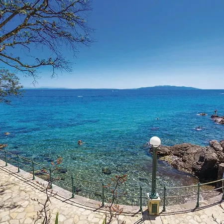 Awesome In With House Sea View Опатія